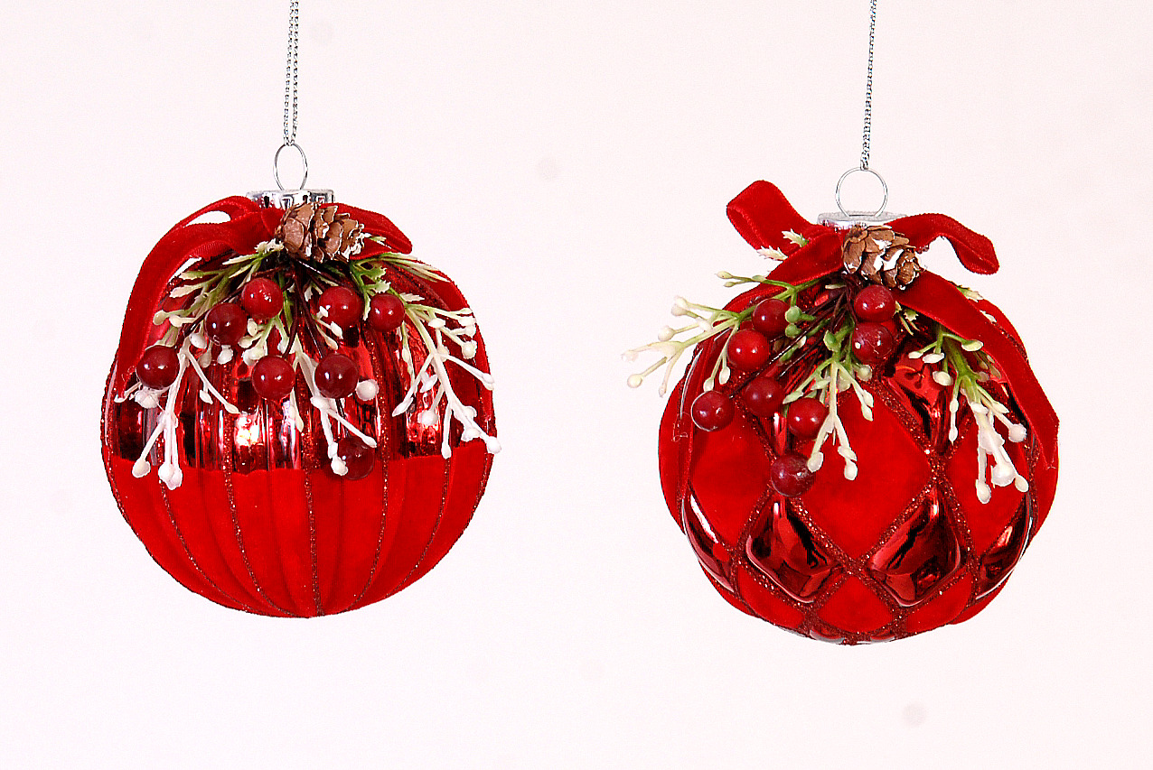 12/96-2Asst 8cm Glass red balls w/bow & mistletoe